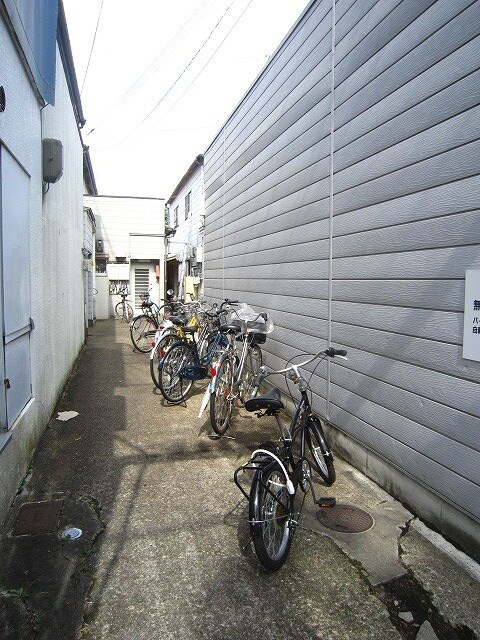 物件外観写真3　(駐輪場)