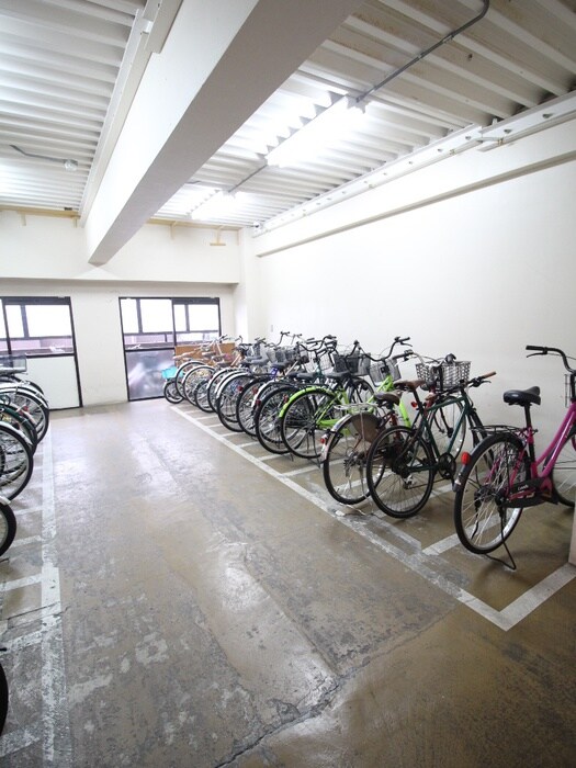 物件外観写真5　(駐輪場)