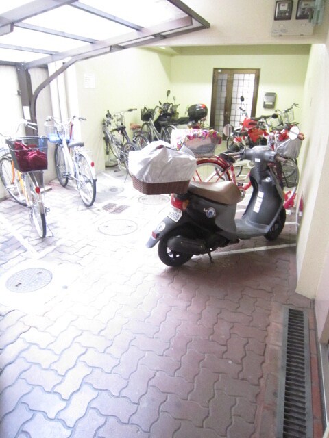 物件外観写真3　(駐輪場)