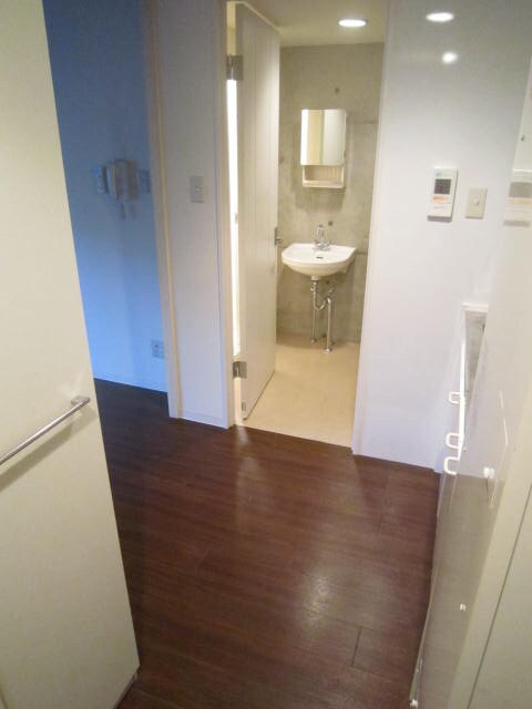 物件内観写真4　(廊下)