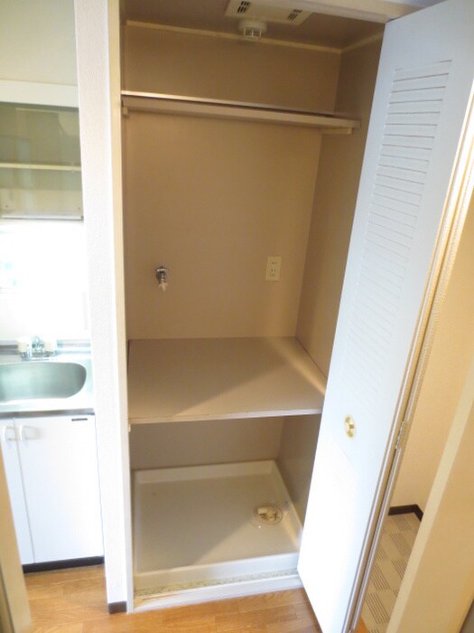 物件内観写真11　(洗濯機置場)