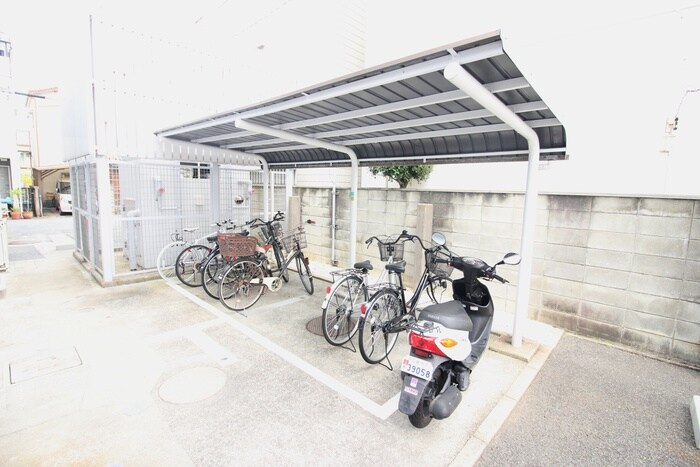 物件外観写真3　(駐輪場)