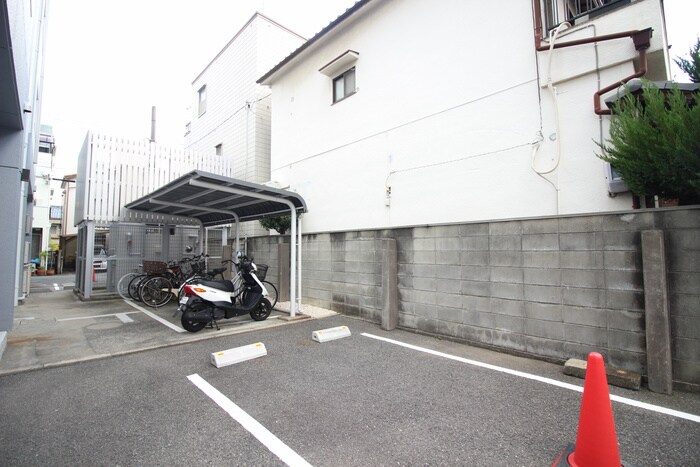 物件外観写真4　(駐車場)