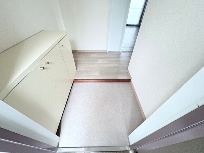 物件内観写真18　(玄関)