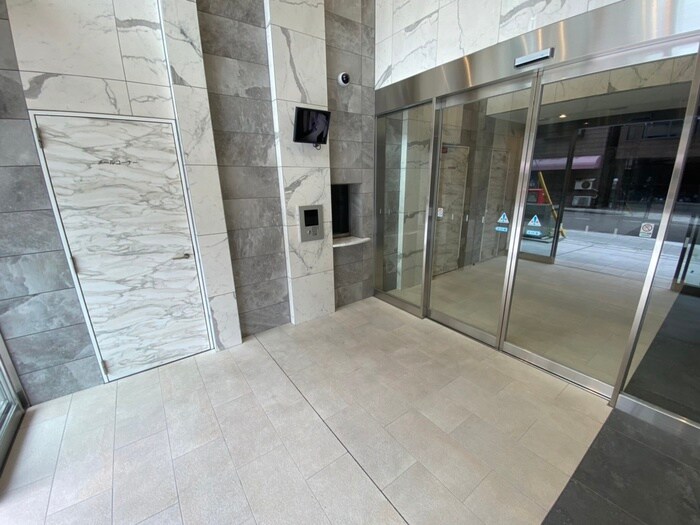 物件外観写真3　(エントランス部分)