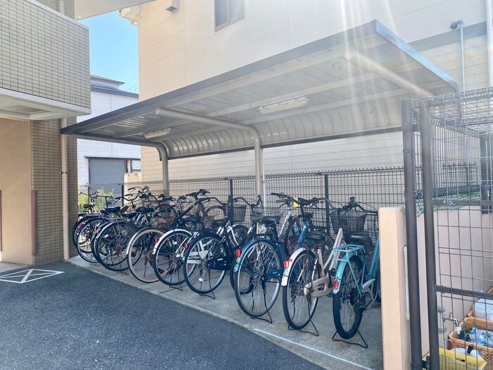 物件外観写真4　(駐輪場)