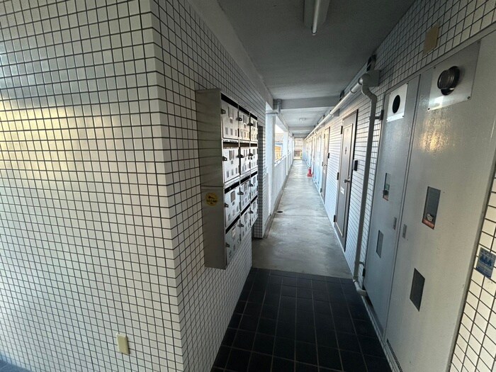 物件外観写真4　(エントランス部分)