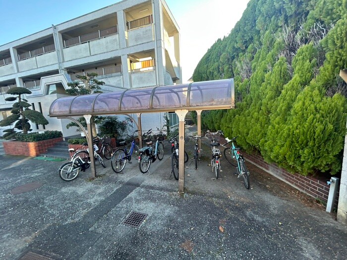 物件外観写真5　(駐輪場)