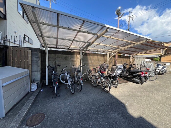 物件外観写真4　(駐輪場)