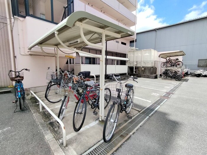 物件外観写真2　(駐輪場)