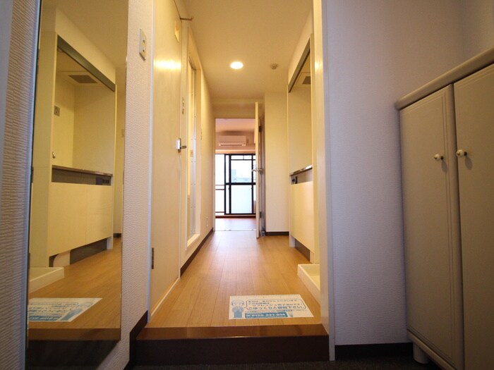 物件内観写真7　(玄関)