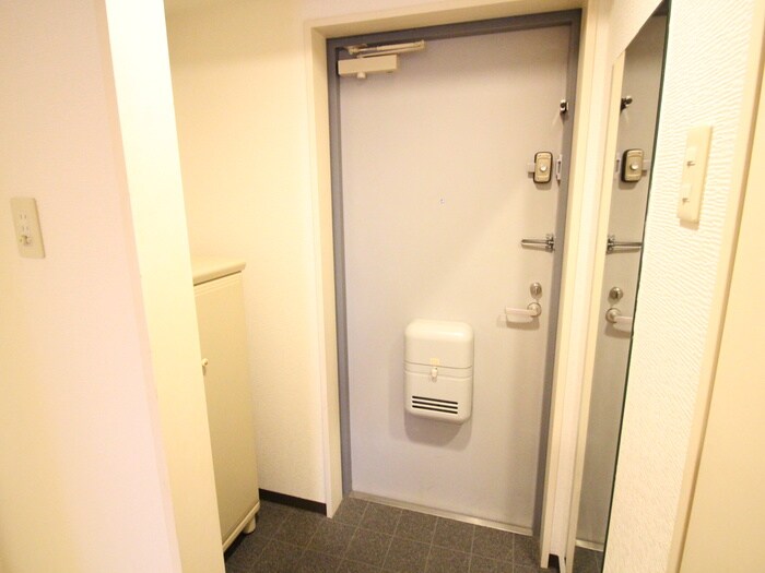 物件内観写真9　(玄関)