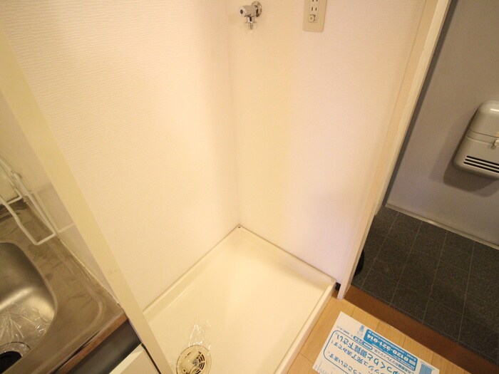 物件内観写真10　(洗濯機置場)