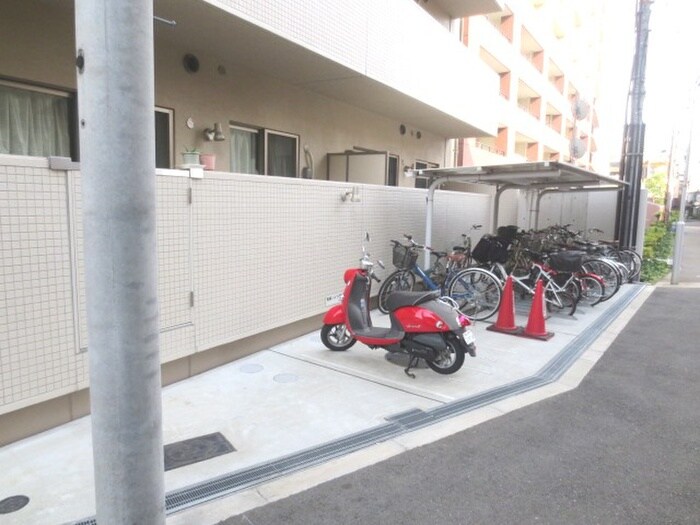 物件外観写真4　(駐輪場)