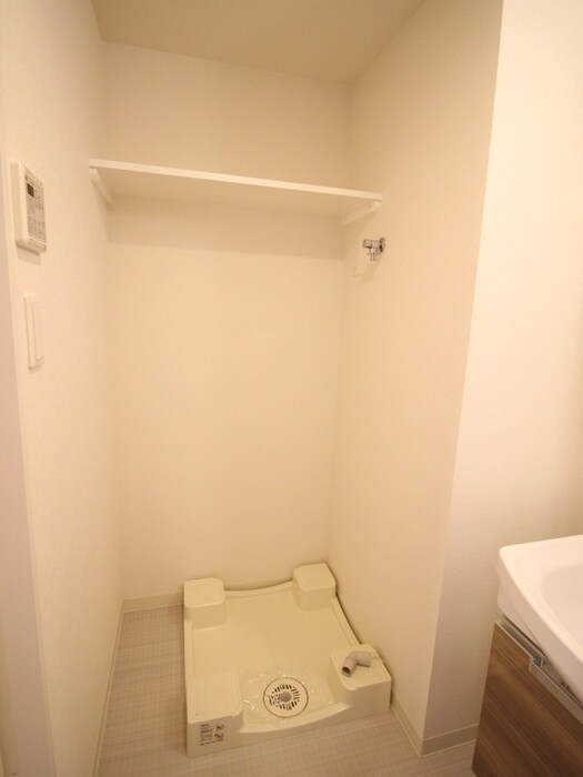 物件内観写真10　(洗濯機置場)