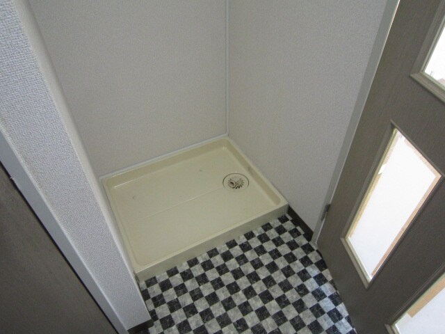 物件内観写真14　(洗濯機置場)