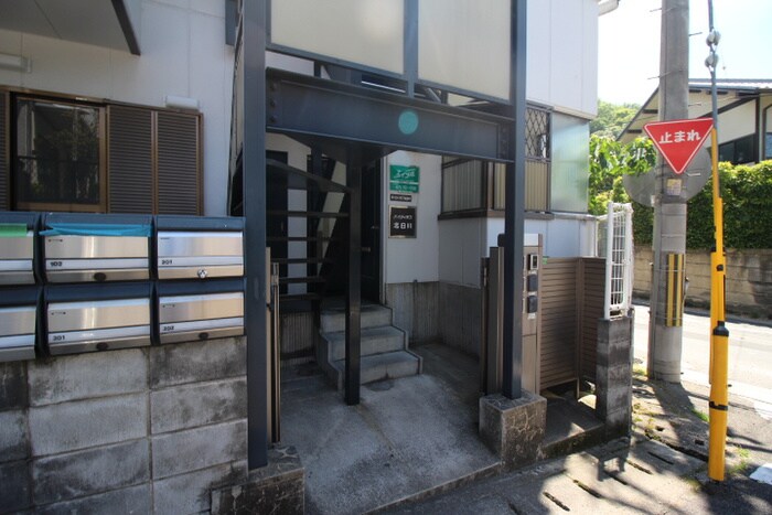 物件外観写真3　(エントランス部分)