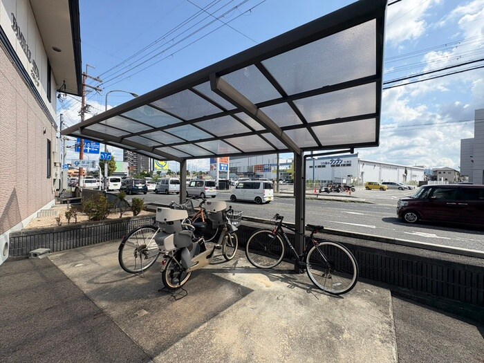 物件外観写真3　(駐輪場)