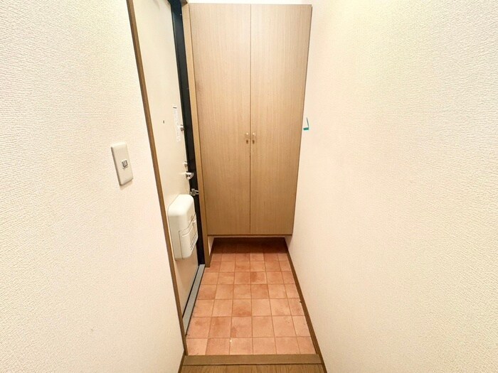 物件内観写真16　(玄関)