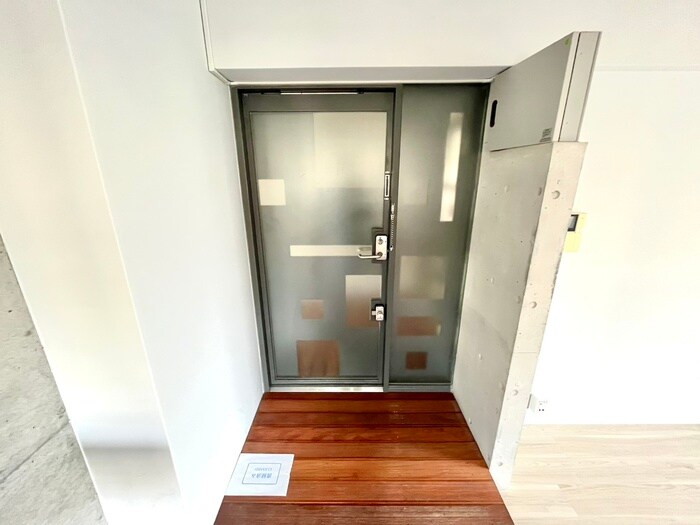 物件内観写真13　(玄関)