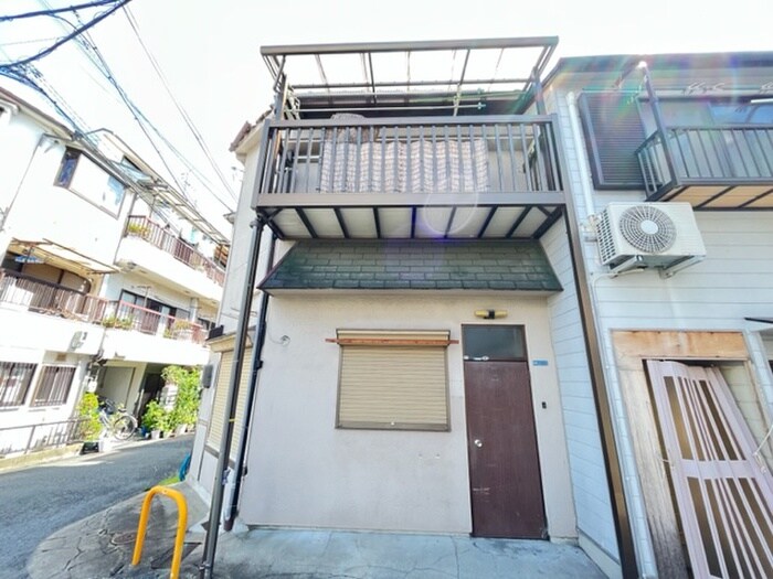 物件外観写真2　(エントランス部分)