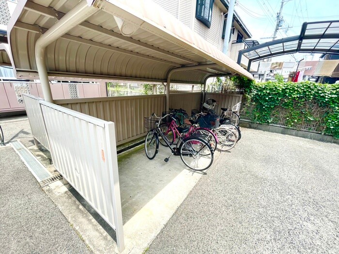 物件外観写真3　(駐輪場)