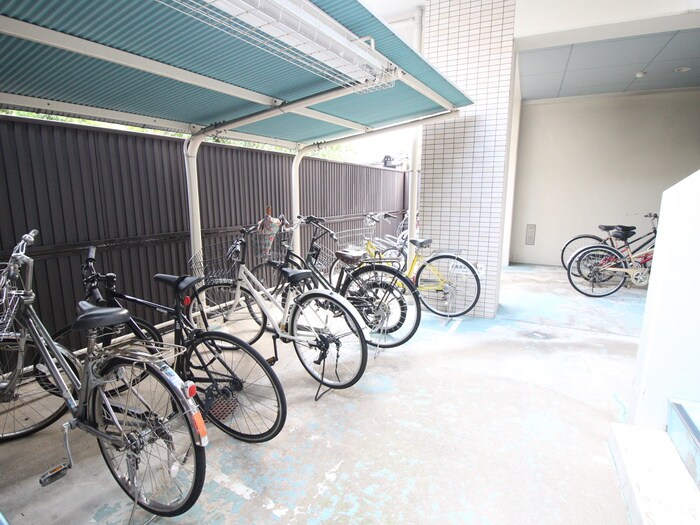 物件外観写真4　(駐輪場)
