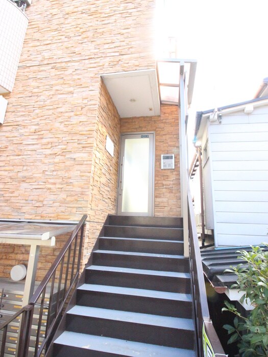 物件外観写真4　(エントランス部分)