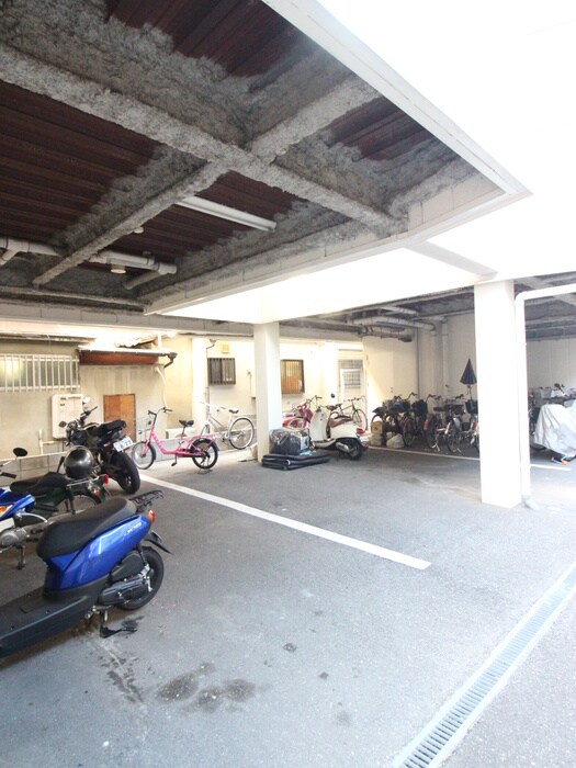 物件外観写真6　(駐輪場)