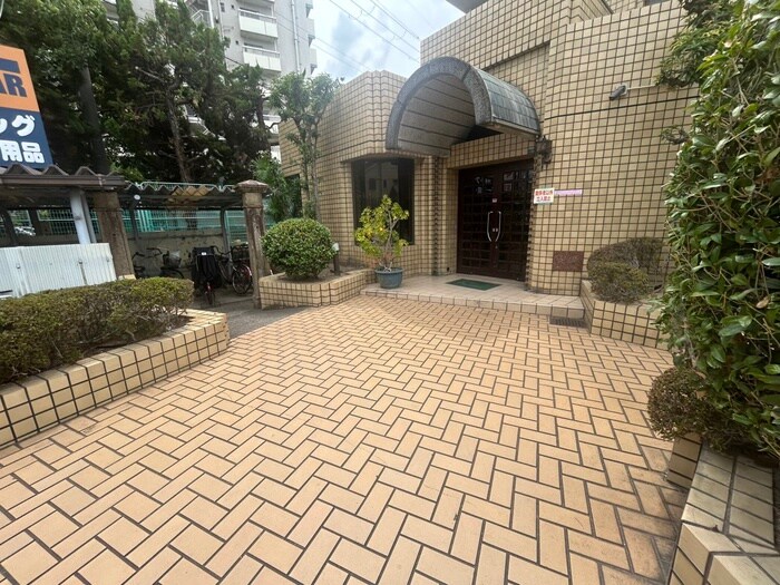 物件外観写真5　(エントランス部分)
