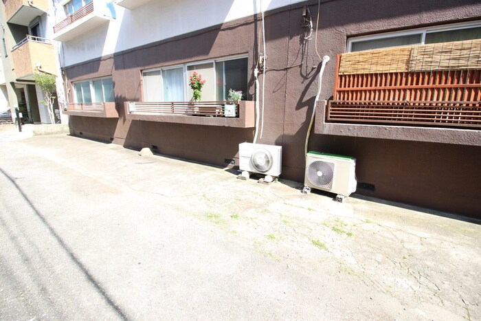 物件外観写真2　(駐車場)