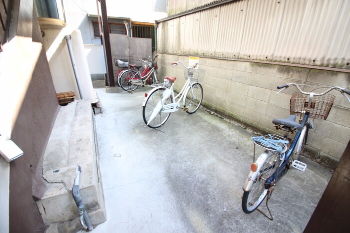 物件外観写真3　(駐輪場)