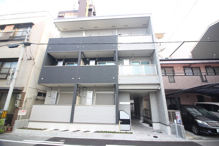 物件外観写真2　(エントランス部分)