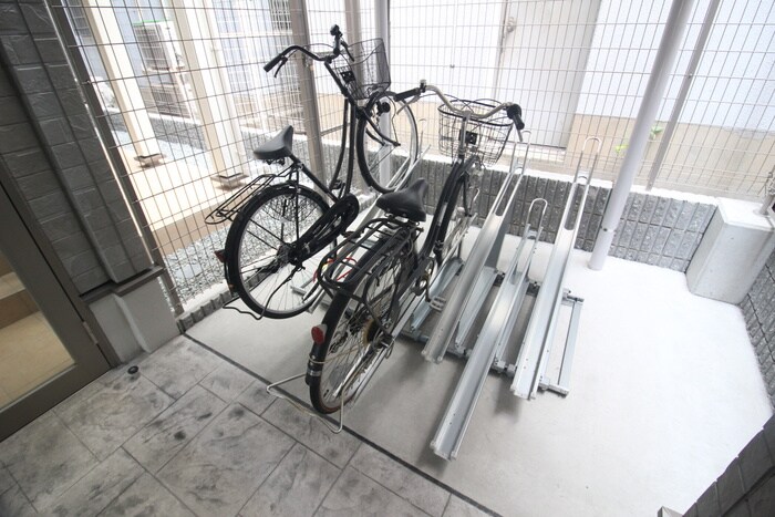 物件外観写真4　(駐輪場)