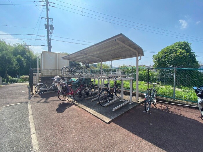 物件外観写真5　(駐輪場)