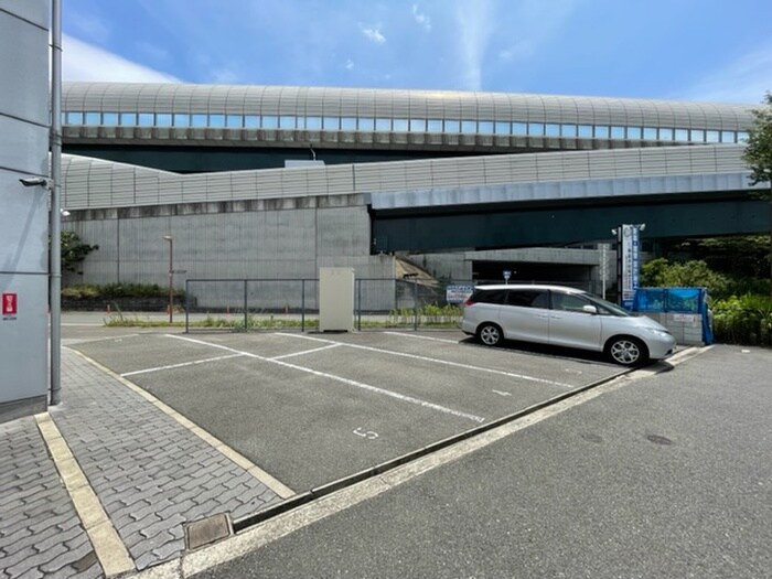 物件外観写真4　(駐車場)