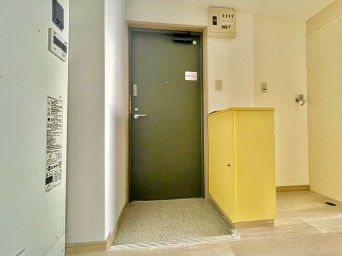 物件内観写真12　(玄関)