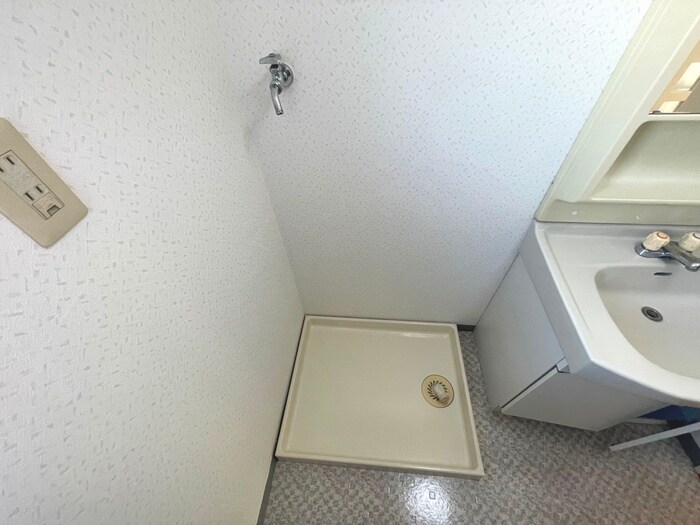 物件内観写真11　(洗濯機置場)