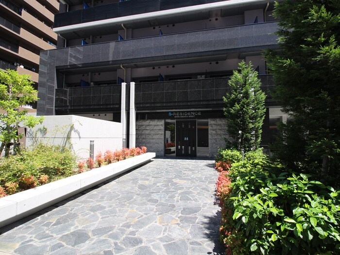 物件外観写真2　(エントランス部分)