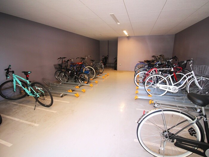 物件外観写真5　(駐輪場)