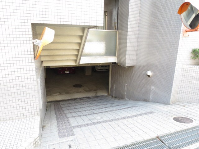 物件外観写真3　(駐車場)