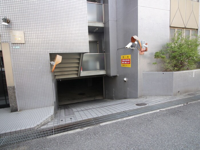 物件外観写真4　(駐車場)