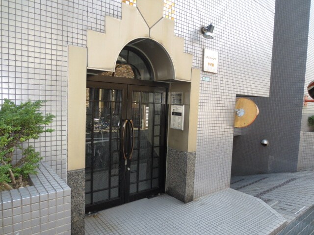 物件外観写真6　(エントランス部分)