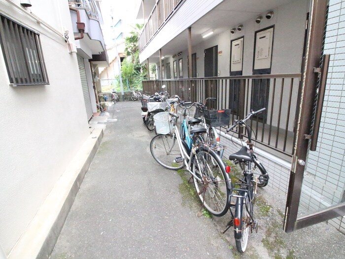 物件外観写真6　(駐輪場)