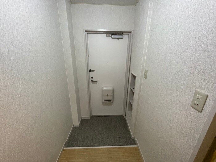 物件内観写真12　(玄関)