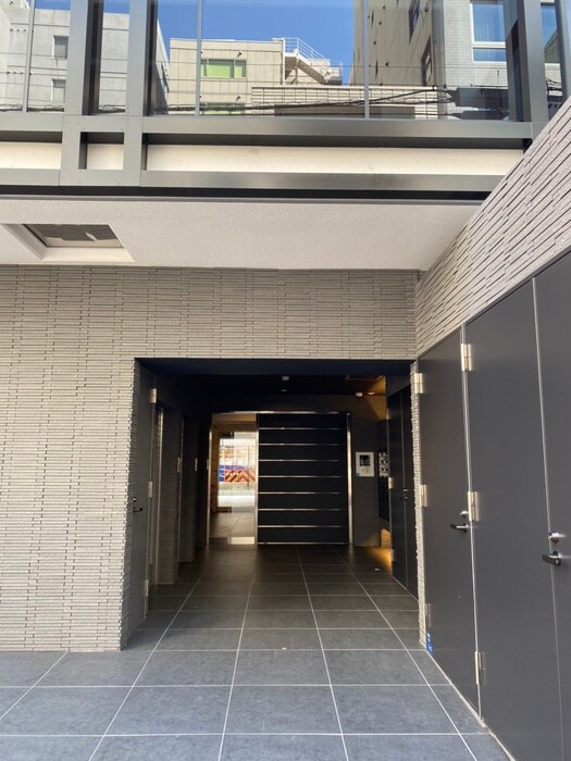 物件外観写真2　(エントランス部分)