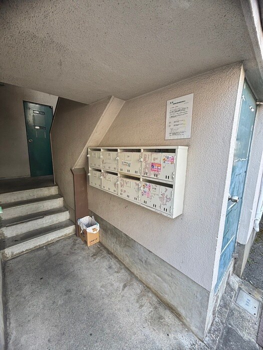 物件外観写真5　(エントランス部分)