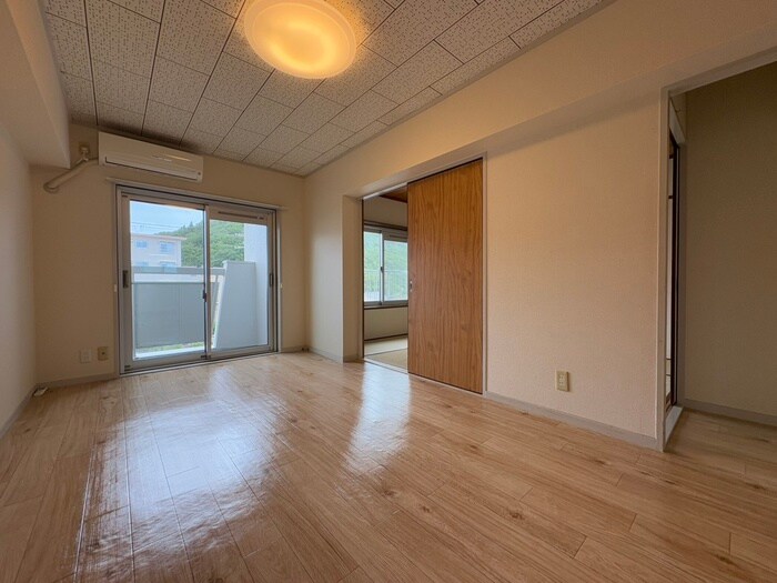 物件内観写真1　(居室)