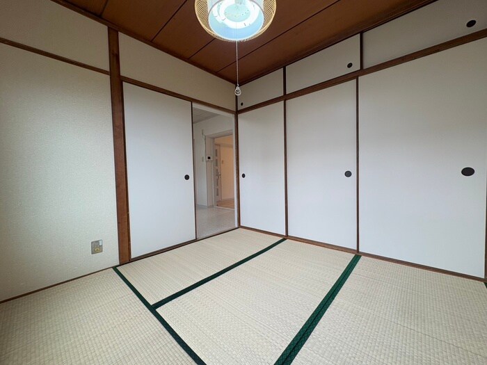 物件内観写真4　(居室)