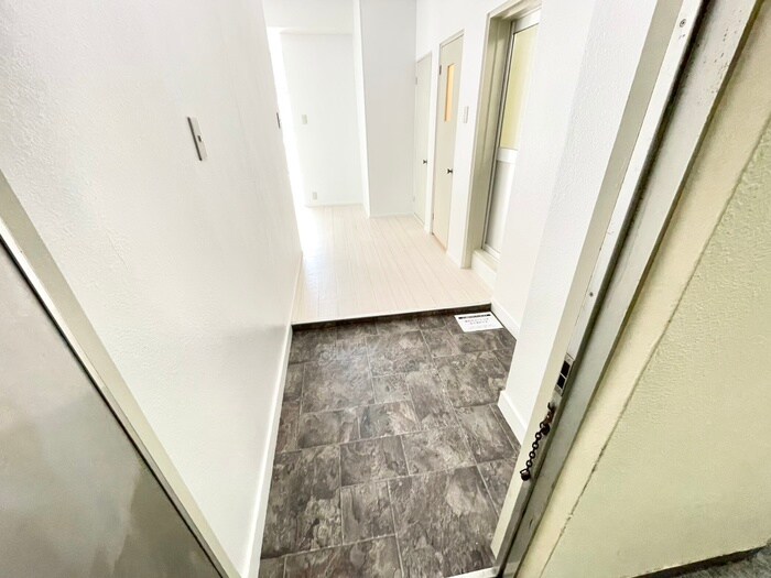 物件内観写真18　(玄関)